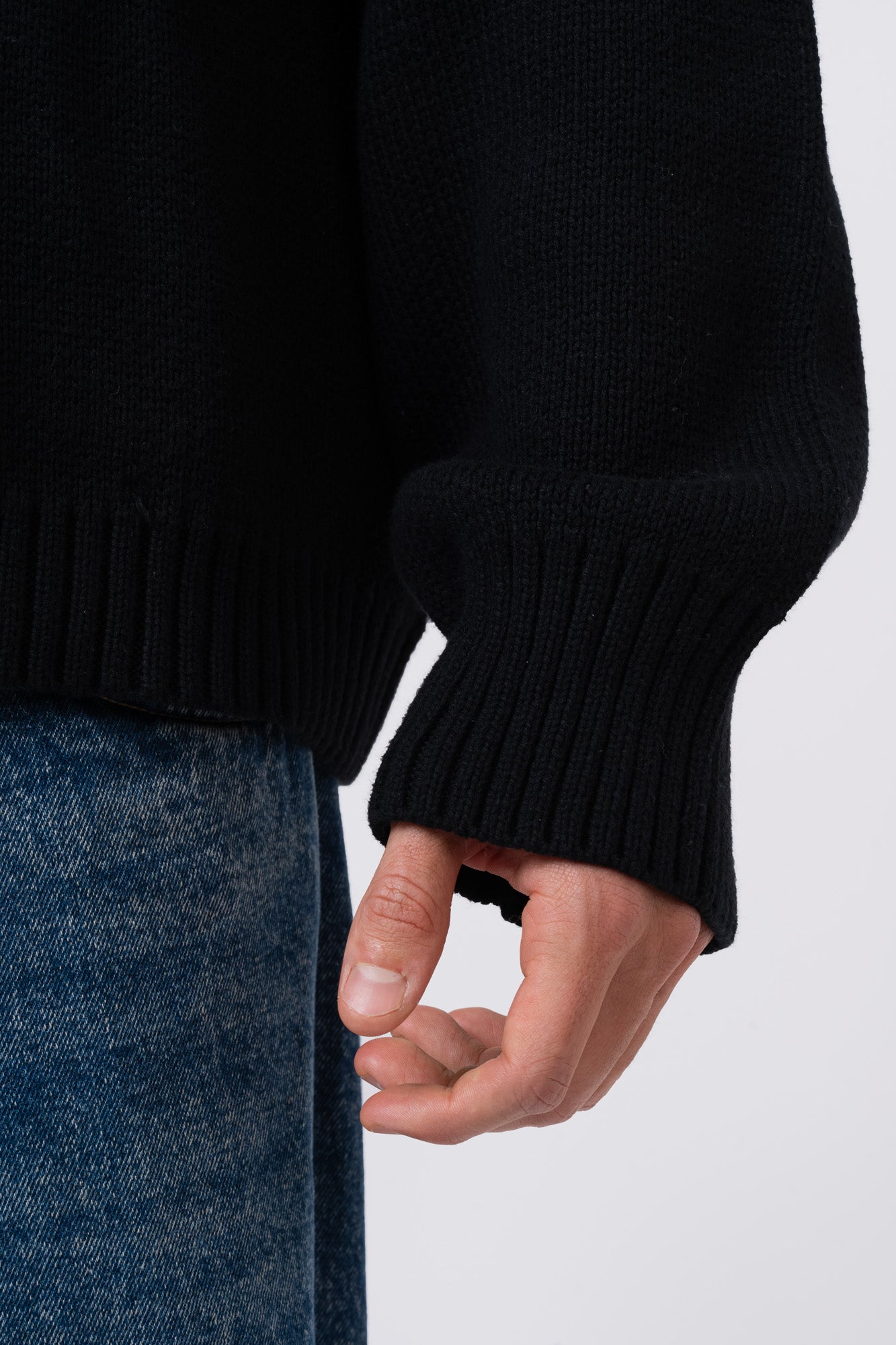 OVERSIZED BLACK KNIT
