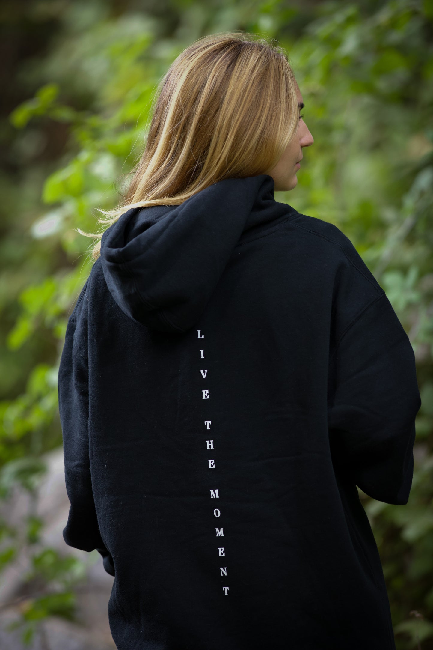 HOODIE "LIVE THE MOMENT" BLACK