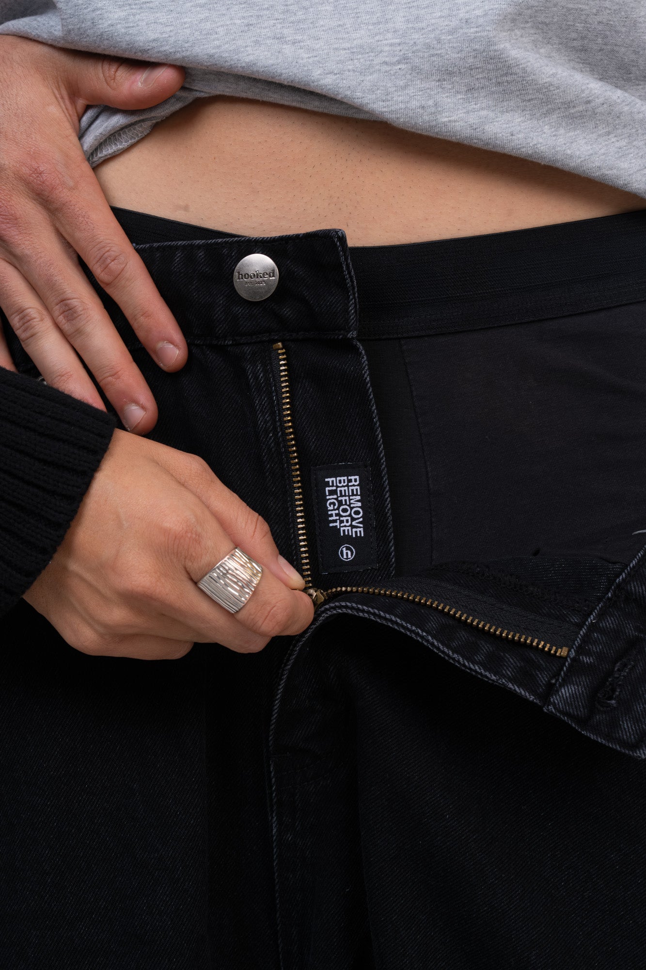 BLACK DENIM BALOON PANTS